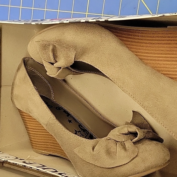 Brash 8.5 Mushroom Color Bow Pump - Picture 5 of 5